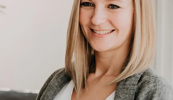 Porträt von Sarah von Wyl, Branddesignerin aus Duisburg